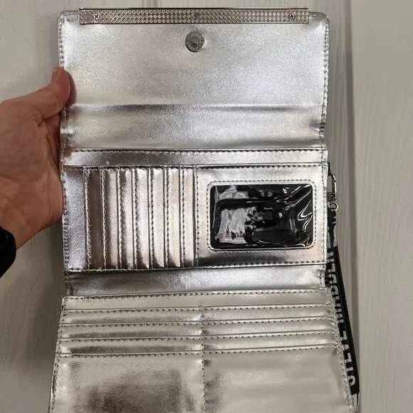 Steve Madden Black & White Logo Wristlet Wallet Crossbody Bag w/ Metal Bar - Picture 5 of 8